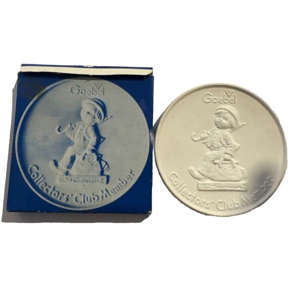 Hummel Goebel 4” Collector’s Club Member Plate/Coaster/Medallion, 1976 - Picture 2 of 7